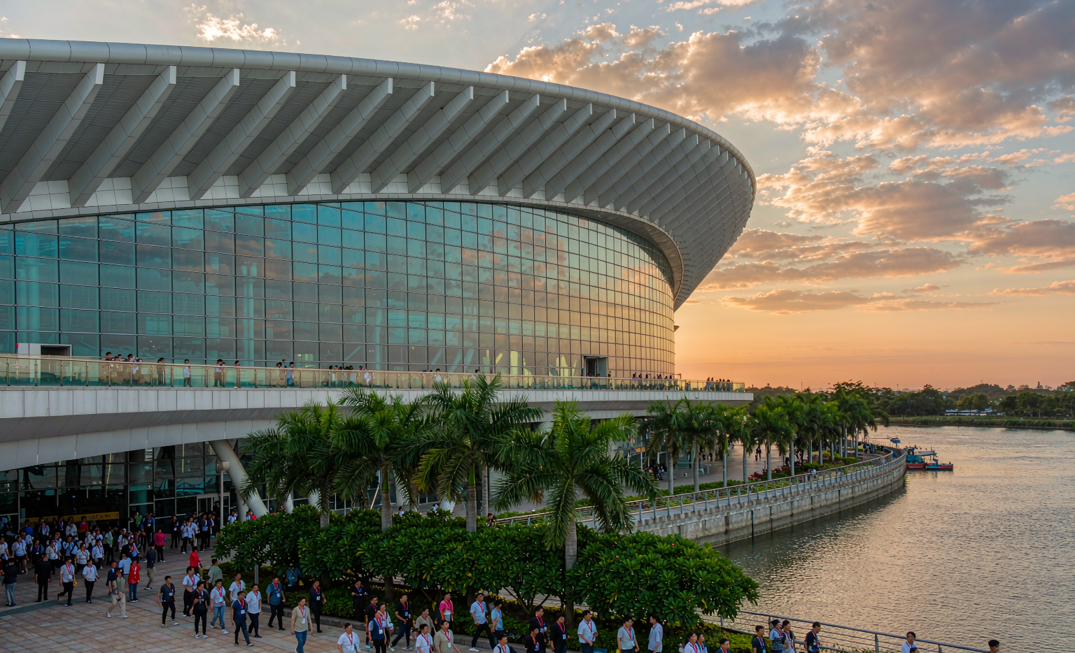Canton Fair 2026 auto parts buyer guide — the 140th session at the Pazhou complex in Guangzhou, Phase 1 October 15-19 with auto parts, vehicles and NEV halls, buyer registration and five-day sourcing plan