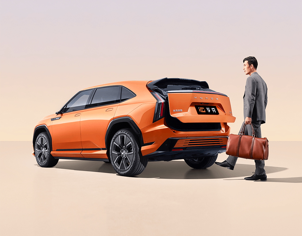 DF Honda S7 2025 EV SUV rear view with powered tailgate open — showing generous cargo space, Honda badge, and modern LED taillight design for family and business use in export markets