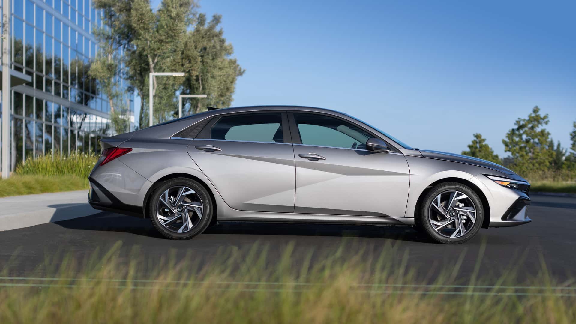 Hyundai Elantra 2026 dynamic driving shot — K3 platform, Smartstream 1.5L engine, 115 hp, FOB Nansha $14,900