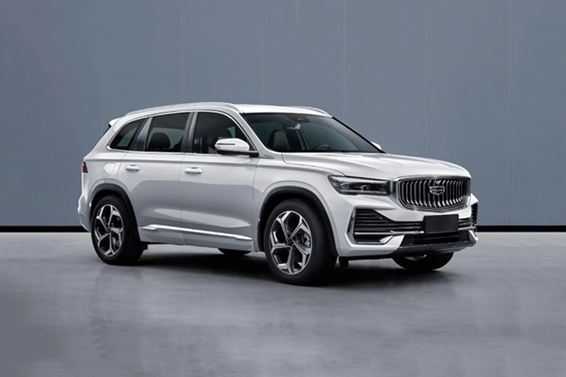 2026 Geely Xingyue L Monjaro white studio front view — 2.0TD AWD Flagship mid-size SUV, 218 hp, Volvo CMA platform, FOB Nansha $23,431 wholesale export for Africa and Middle East