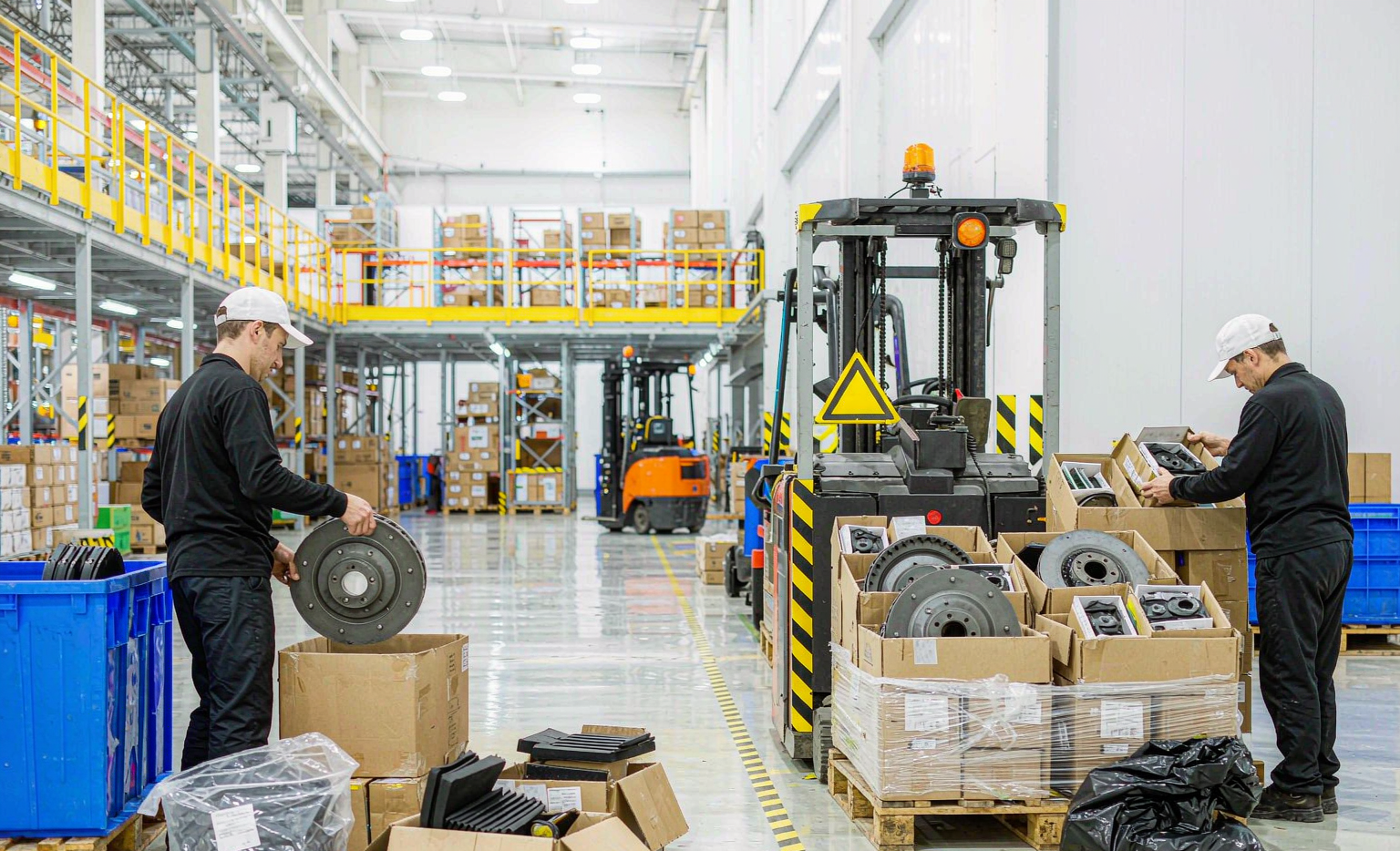 Export warehouse packing Toyota brake rotors and pad sets into cartons on pallets for container shipping