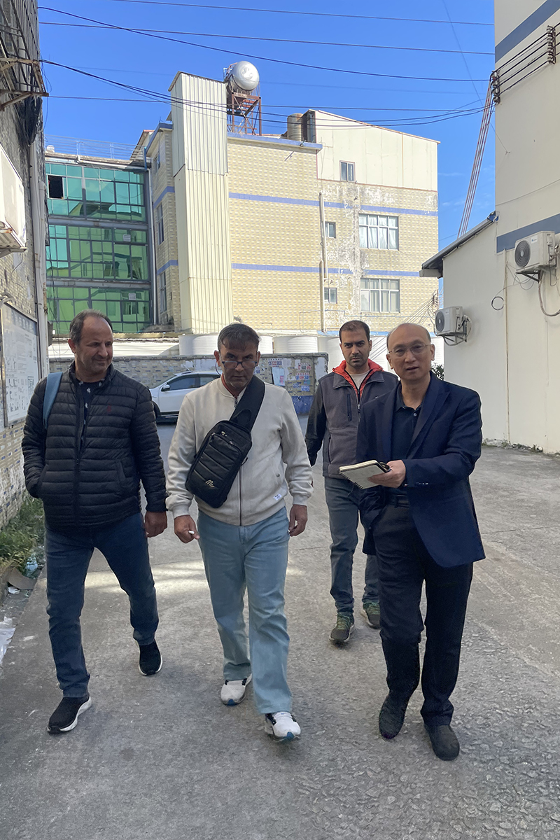 Client visiting Kingmay warehouse
