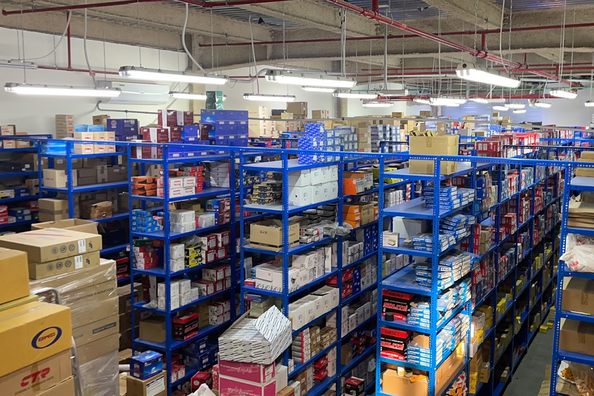 Kingmay auto parts warehouse Guangzhou OEM parts inventory