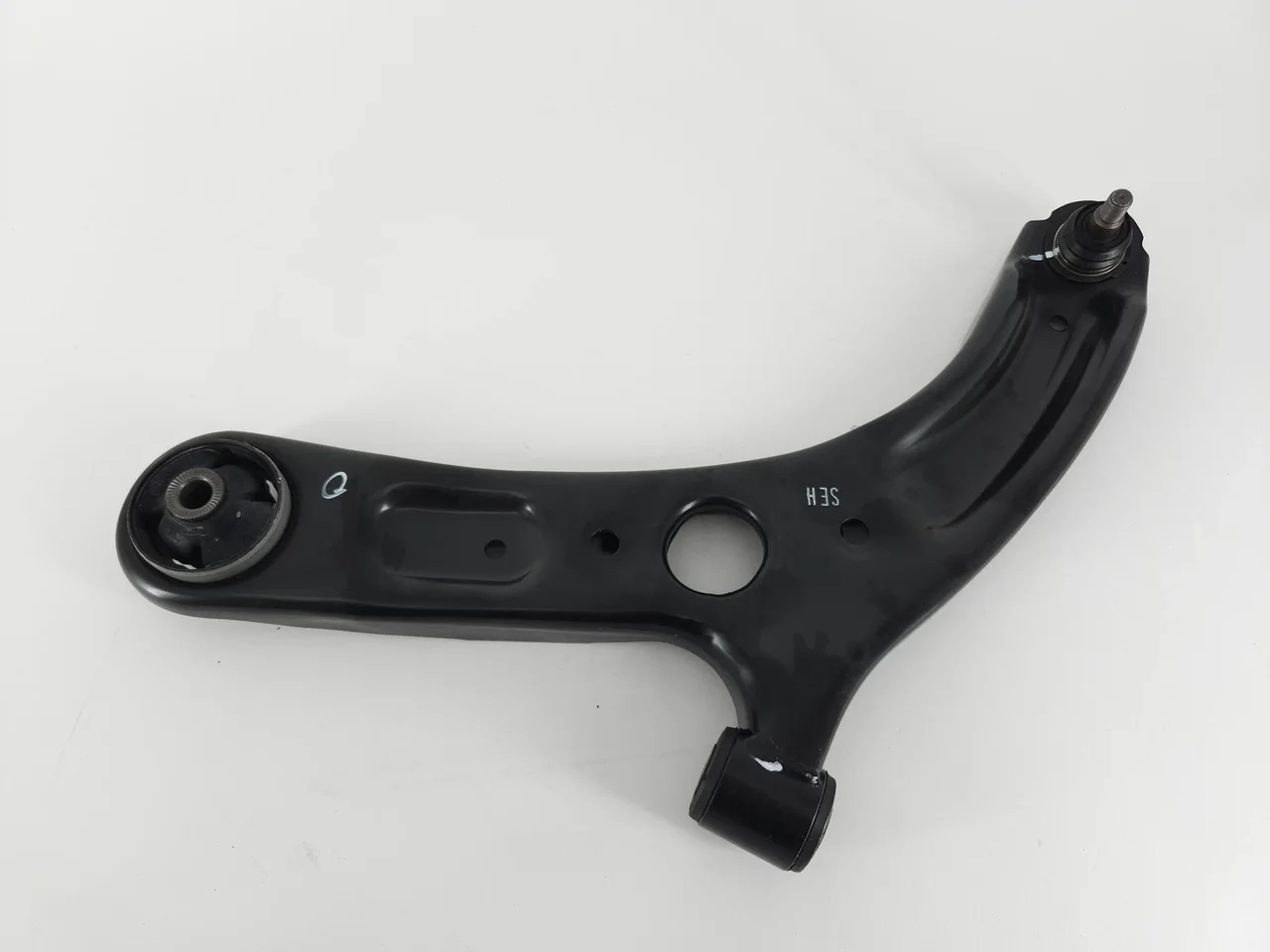 OE 893407147C Control Arm for Audi — wholesale export from KingMay Auto Parts
