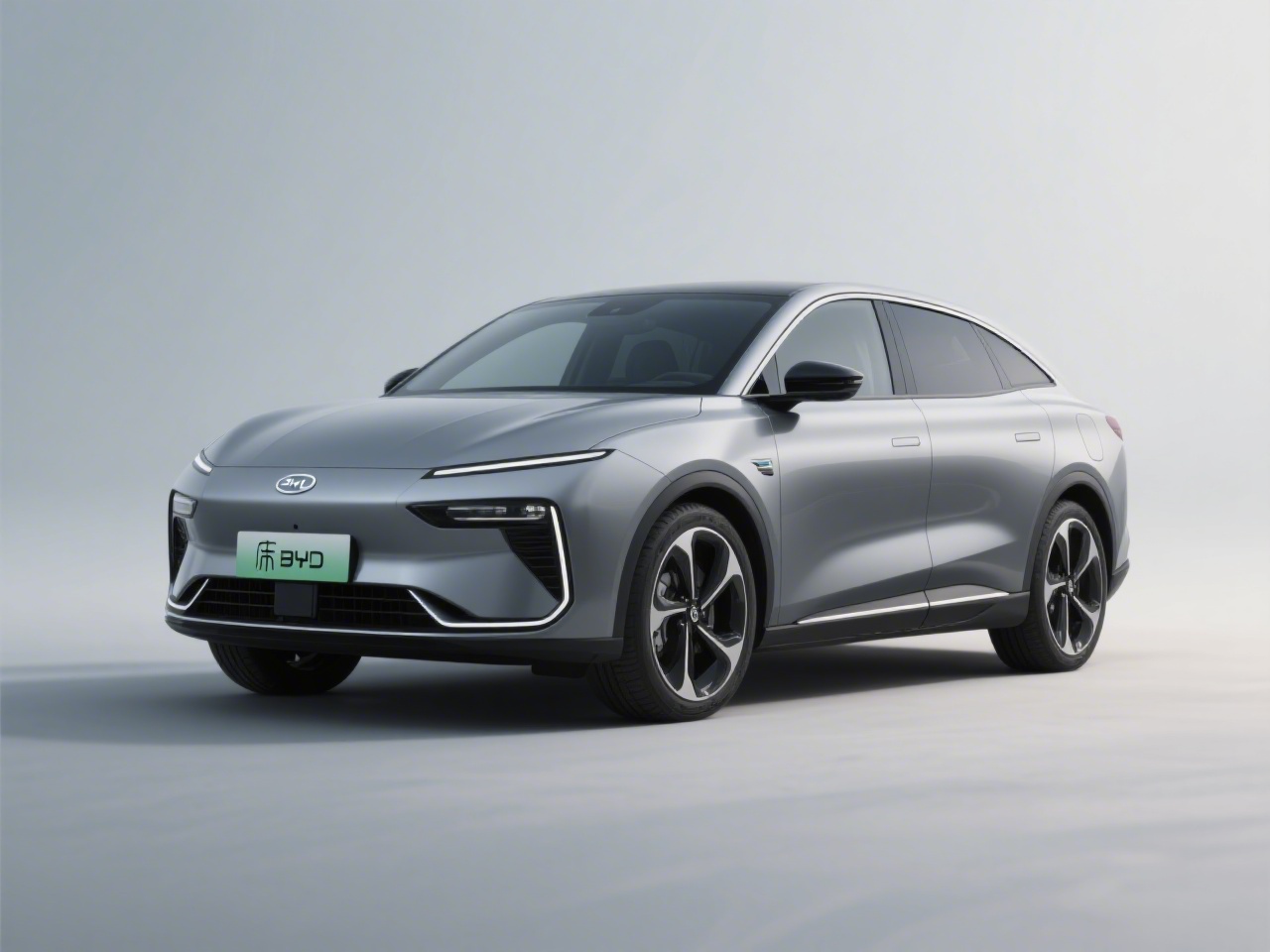 BYD Seagull 2025 electric vehicle export — BYD Blade LFP battery 30-38 kWh, 305-405 km range, 5-door hatchback, FOB Nansha $8,500-10,500, cheapest mass-produced EV from China via Globalucar