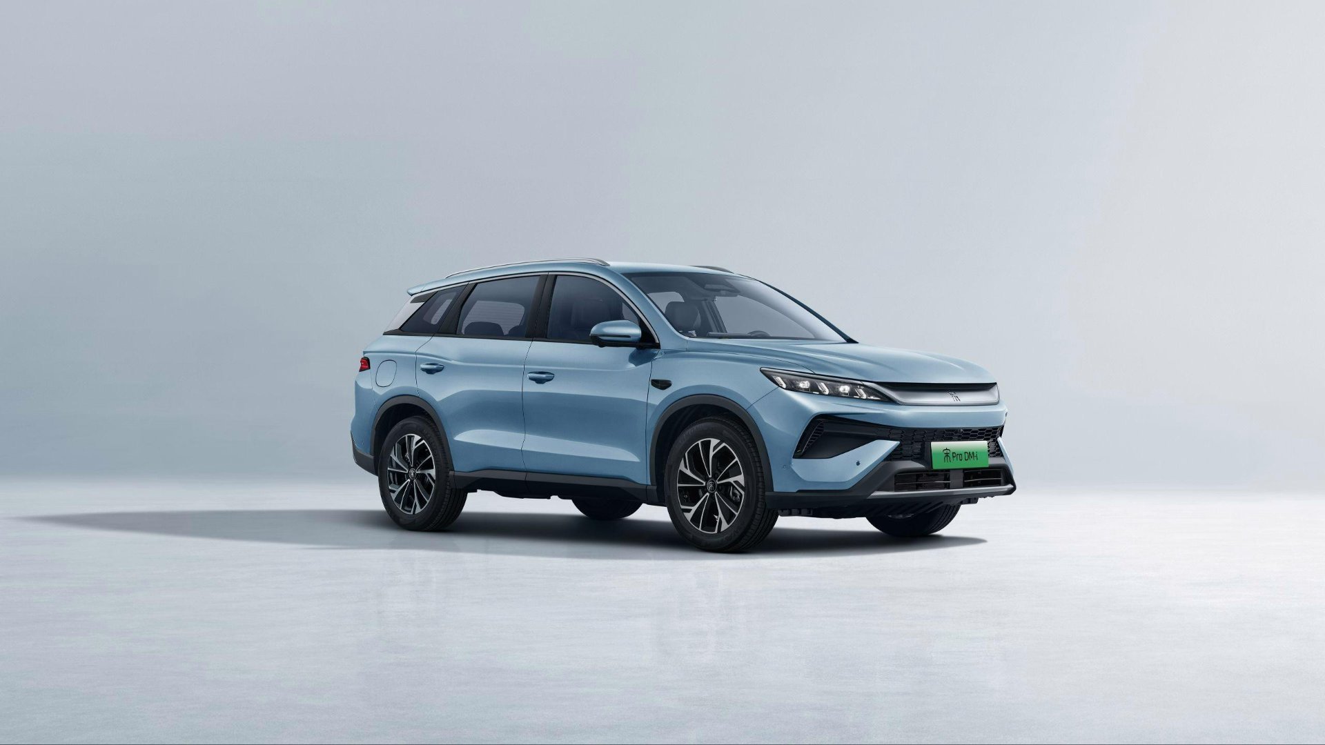 2026 BYD Song Pro DM-i 115km Premium Edition PHEV compact SUV — 204 hp, 115 km EV range, FOB Nansha $12,600 export for Africa and Middle East