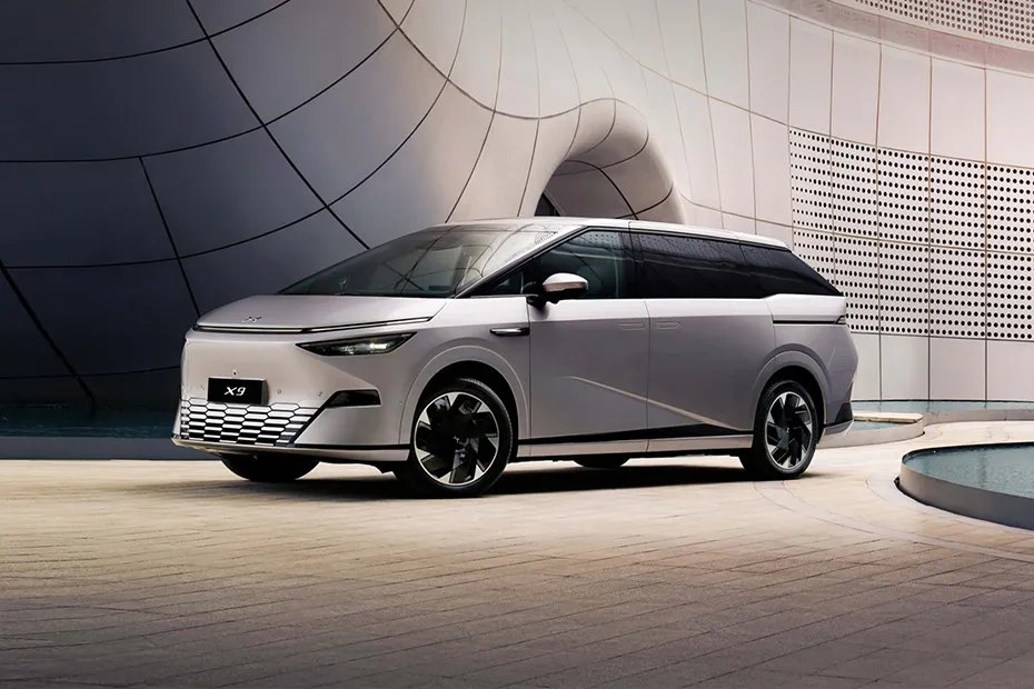 2026 XPENG X9 6-Seat Luxury Electric MPV